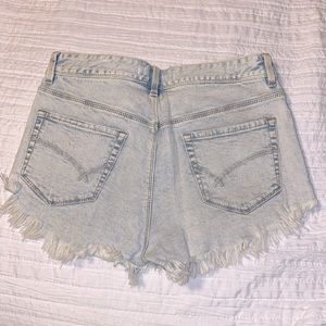 Bullhead Denim Co. High Raise short shorts size 5. Light wash with frayed bottom